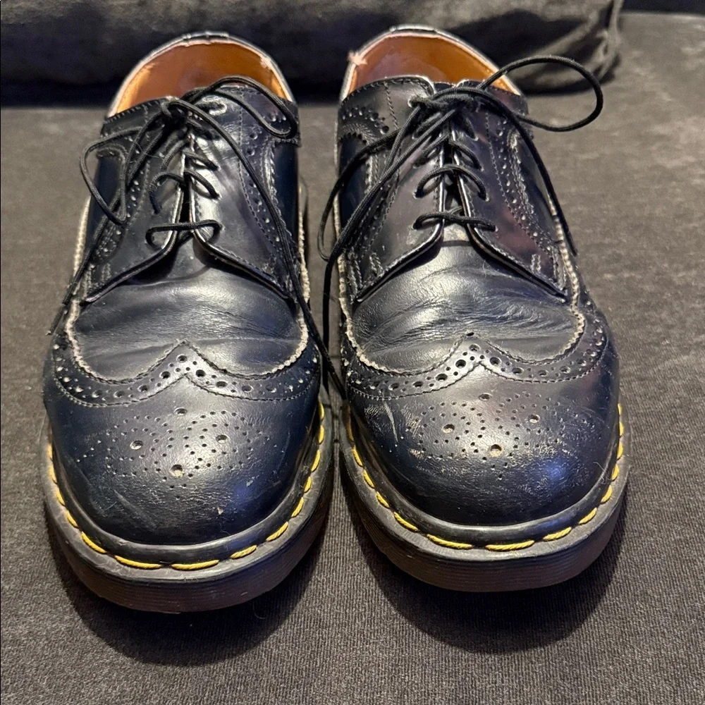 Vintage Doc Martens Navy Wingtip Oxfords men’s size 7 women’s size 9. EUC - Picture 1 of 9
